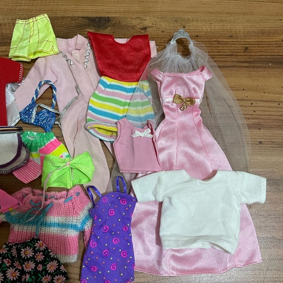 Vintage Barbie clothes - Picture 2 of 4